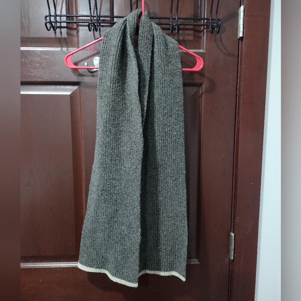 Gap 100% Lambs Wool Grey Scarf